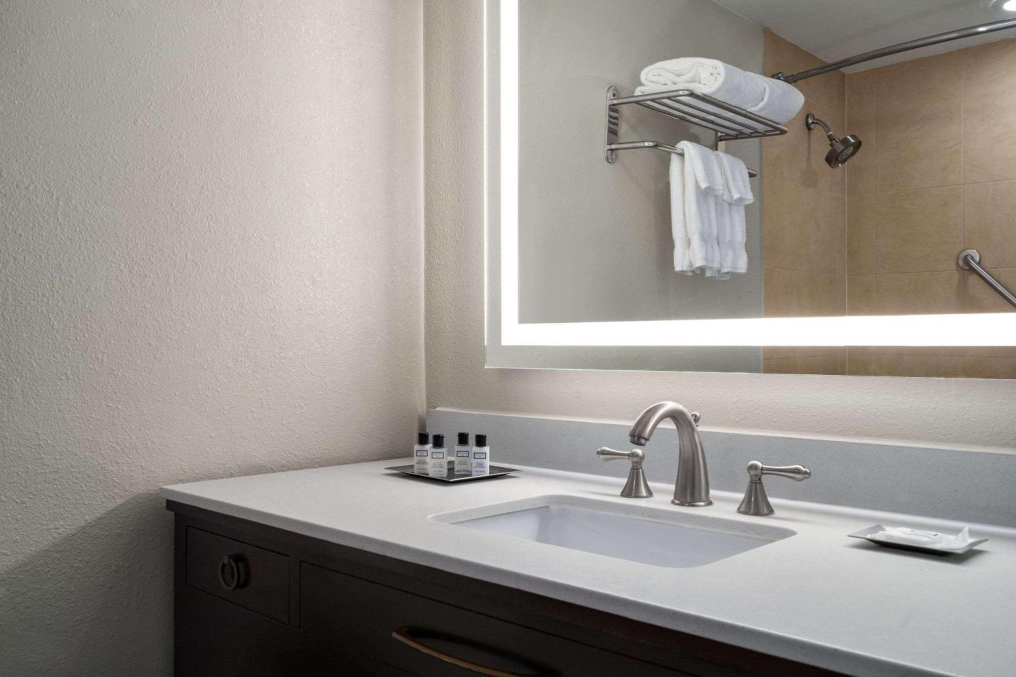 Wyndham Garden Inn Pittsburgh Airport Robinson Township Dış mekan fotoğraf