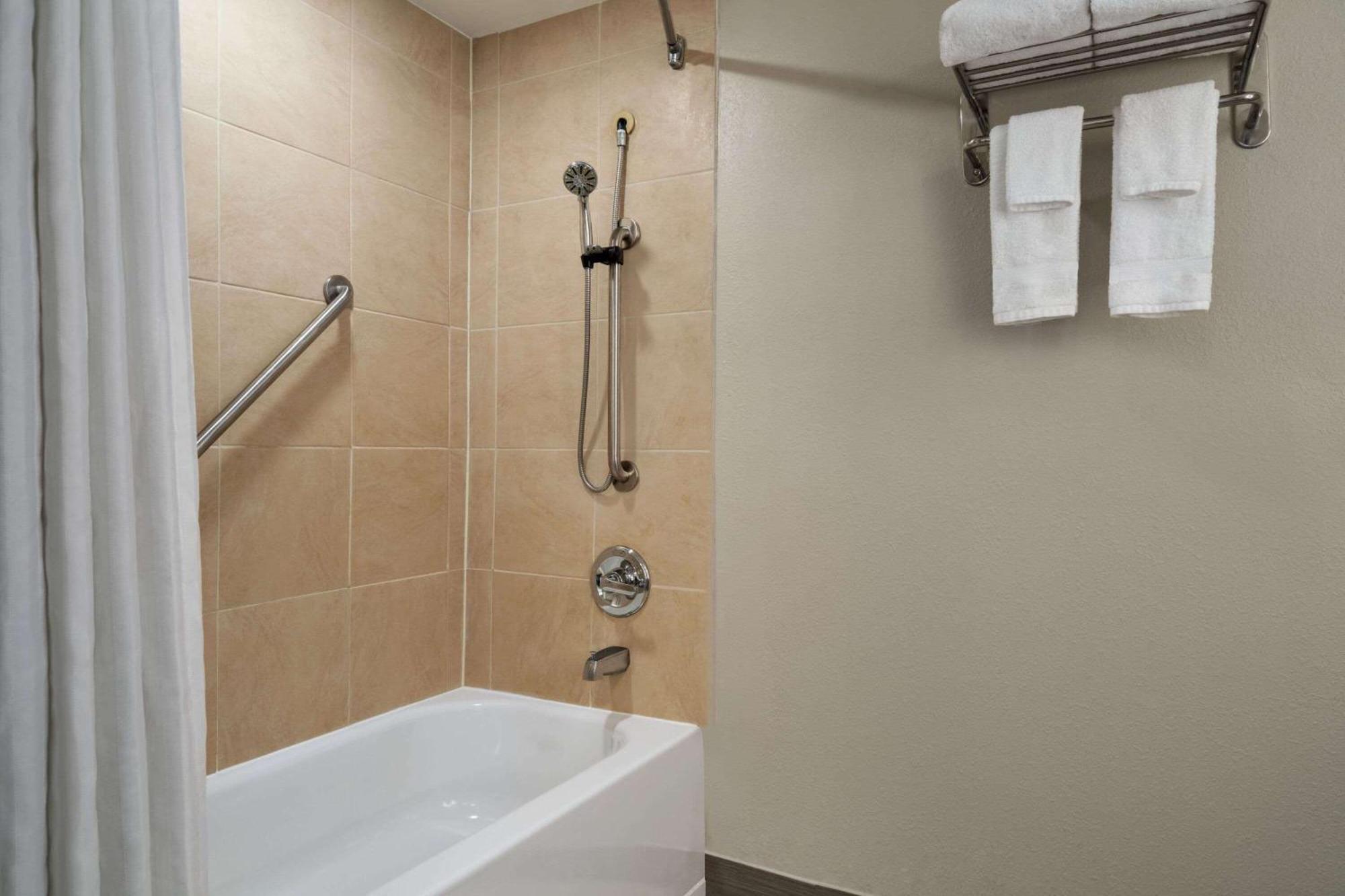 Wyndham Garden Inn Pittsburgh Airport Robinson Township Dış mekan fotoğraf